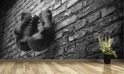 Fototapeta Stare bokserskie rękawiczki wieszają na gwoździu na ściana z cegieł z kopii przestrzenią dla teksta  Wysokiej rozdzielczości renderowania 3d