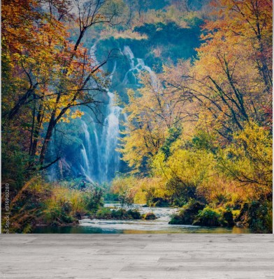 Fototapeta Krystalicznie czysta woda spadająca z wodospadu w narodowym parku krajobrazowym w Chorwacji