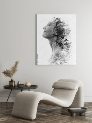 Obraz na płótnie Portretowa ekspozycja kobiety i kwiatowych wzorów