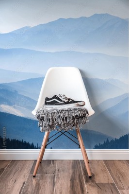 Fototapeta Widnokrąg z zamglonymi górami w niebieskim odcieniu