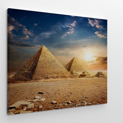 Obrazy do salonu Zachód słońca nad piramidami