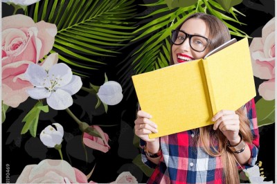 Tapeta w czarnym kolorze z kwiatami 3D