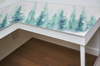 Naklejka na biurko Niebieski krajobraz mglistego lasu