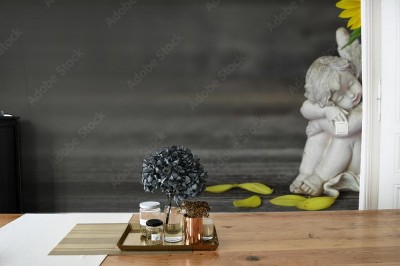 Fototapeta Mały anioł na drewnianym tle