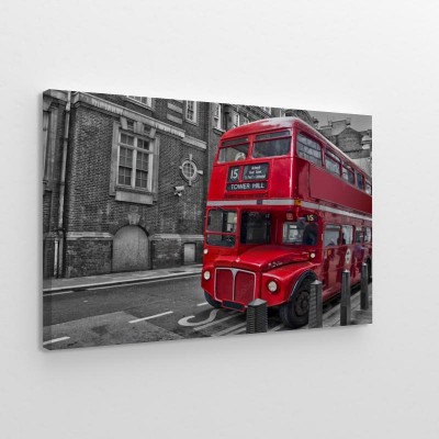 typowy-londynski-czerwony-autobus-stylistyka-retro