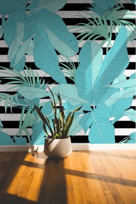 Tapeta z modnym tropikalnym wzorem liści palmowych na czarno-białych paskach
