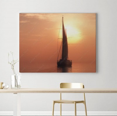 Obraz na płótnie Statek na tle zachodzącego słońca