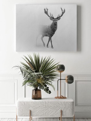 Obraz na płótnie Jeleń wyłaniający się z mgły