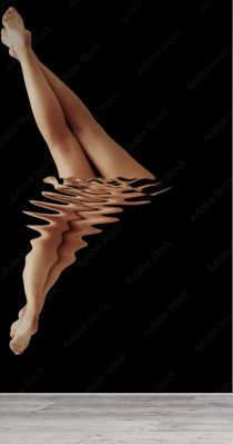 Fototapeta Nogi i woda w erotycznej konwencji