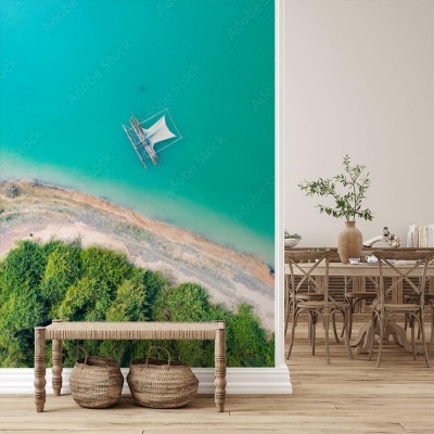 Fototapeta Oszałamiający widok z góry na zielone wybrzeże tropikalnej wyspy