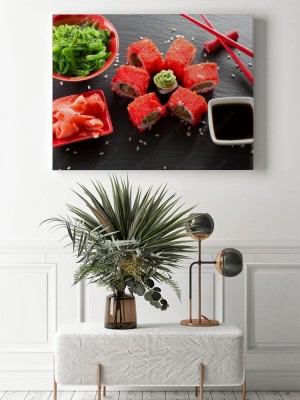Obraz na płótnie Sushi i bułki z sałatką