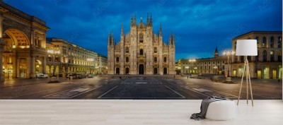 Fototapeta Plac Duomo w Mediolanie we Włoszech z katedrą i łukiem triumfalnym panoramy Galleria Vittorio Emanuele II