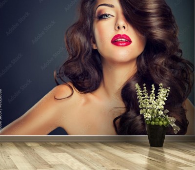 Fototapeta Modelka z pięknymi lokami