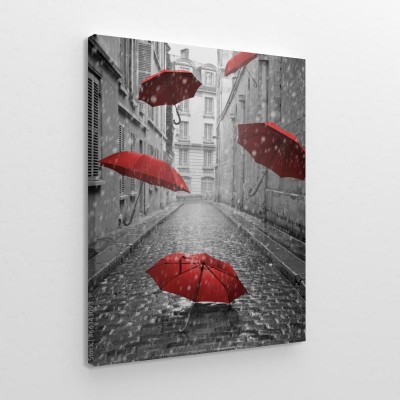 czerwone-parasole-na-czarno-bialej-paryskiej-ulicy