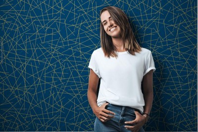 Tapeta minimalistyczna z abstrakcyjnym wzorem na granatowym tle