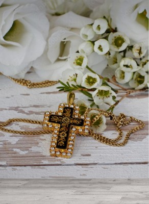 Fototapeta Złoty Krzyż na łańcuszku