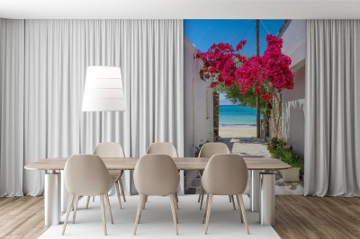 Fototapeta Wąska ulica z letnimi kwiatami