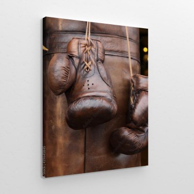 Obraz na płótnie Skórzany worek i rękawice bokserskie
