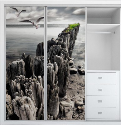 Naklejka na szafę Falochrony na plaży nad Morzem Bałtyckim