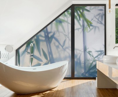 Naklejka na okno łazienkowe Bambus we mgle z łodygami i liśćmi