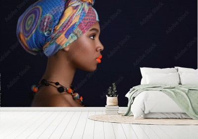 afrykanska-kobieta-z-kolorowym-szalem-na-glowie
