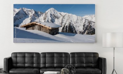 Obrazy do salonu Zimowa panorama z chatą narciarską i górą