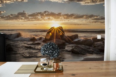 Fototapeta Zmierzch słońca nad skałami przy plaży