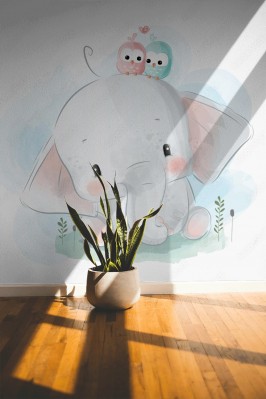 Fototapeta Słodki mały słoń z ptaszkami na głowie