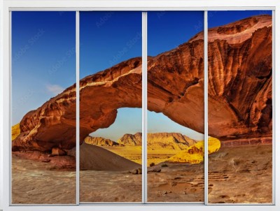 Naklejka na szafę Widok przez łuk skalny na pustyni Wadi Rum