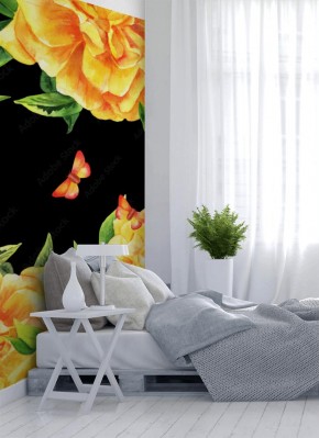 Fototapeta Żółty pąk róży na czarnym tle z motylem