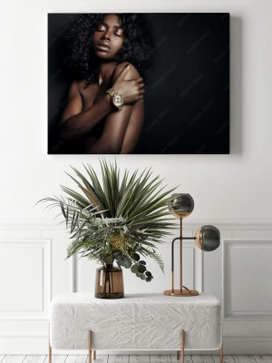 Obraz na płótnie Naga czarna kobieta z zegarkiem