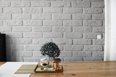 Fototapeta z minimalistycznym motywem w postaci białej ceglanej ściany