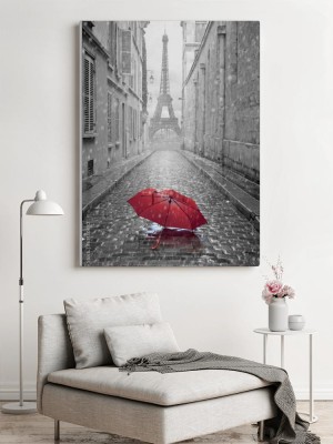 czerwona-parasolka-na-czarno-bialym-tle-wiezy-eiffla-widzianej-z-ulicy-paryza