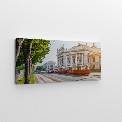 wiener-ringstrasse-z-burgtheater-i-tramwajem-o-wschodzie-slonca-w-wiedniu