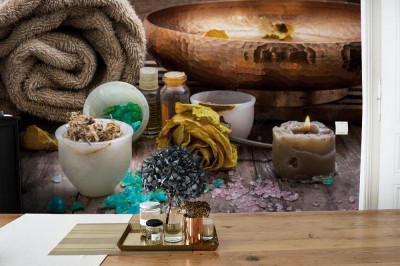 Fototapeta Brązowa miska z wodą i akcesoriami do zabiegów spa