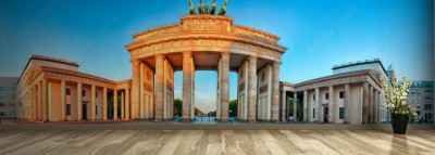 Fototapeta Panorama Bramy Brandenburskiej podczas wschodu słońca w Berlinie