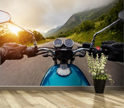 Fototapeta Motocyklista w górach