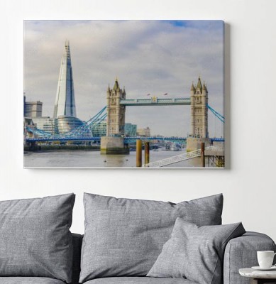 the-shard-and-tower-bridge-na-tamizie-w-londynie