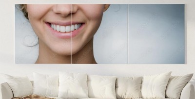 Obraz na płótnie Piękny uśmiech młodej kobiety ze zdrowymi białymi zębami
