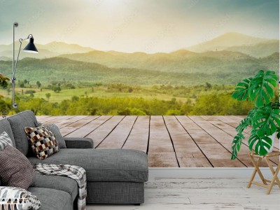 Fototapeta z drewnianym tarasem i widokiem na górski krajobraz