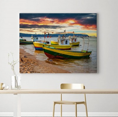 Obraz na płótnie Malowniczy krajobraz słońca z łodzi na plaży w Sopocie, Polska 