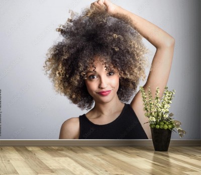 Fototapeta Młoda murzynka z fryzurą afro