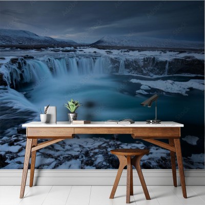 zimowy-pejzaz-islandzkiego-wodospadu