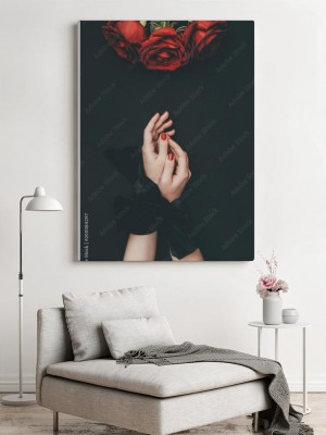 Obraz na płótnie Kobiece ręce związane wstążką i róża kwiaty na czarnym tle
