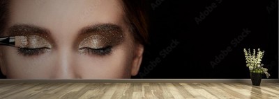 Fototapeta Wizażystka stosuje cień do powiek