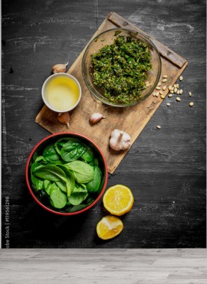 Fototapeta Sos pesto z oliwą z oliwek