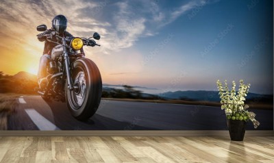 Fototapeta Panoramiczny pejzaż z motocyklem i wschodzącym słońcem