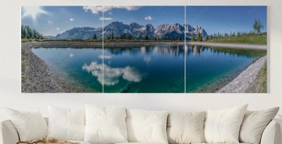 Obraz na płótnie Cudowny krajobraz niebieskiego jeziora