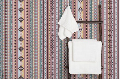 Fototapeta wzór z pionowymi kolorowymi paskami i małymi elementami