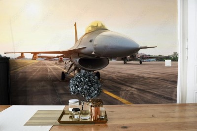 Fototapeta sokół myśliwiec wojskowy samolot zaparkowany w bazie lotnictwa na zachód słońca